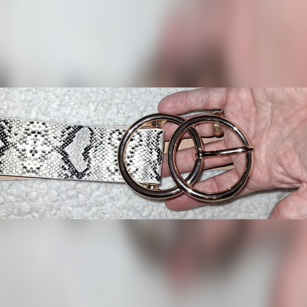 Ladies Double Oh Heaven Black and White Snake Double Buckle Belt By Lulu's  Lrg - Picture 2 of 7